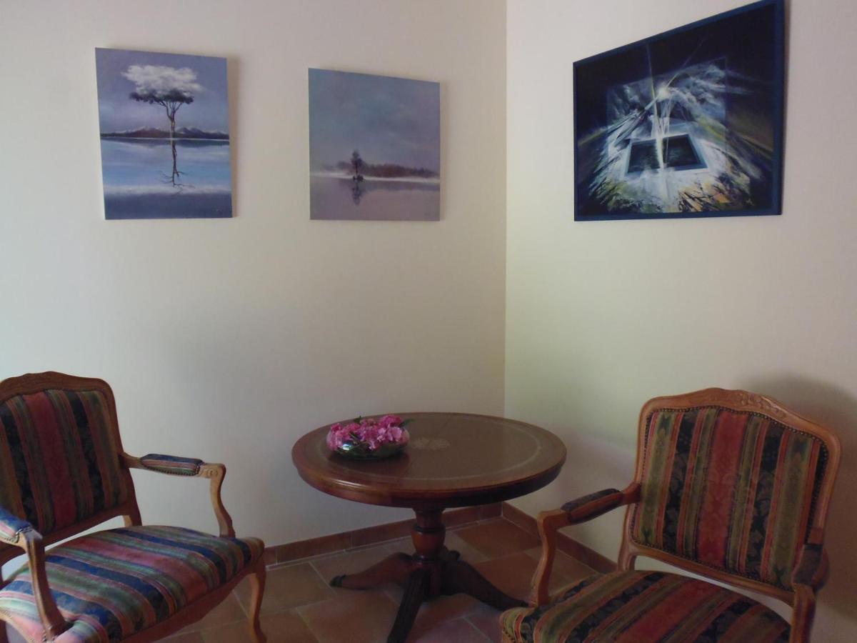 Bed and Breakfast La Fleur De Lys Roussayrolles Exterior foto